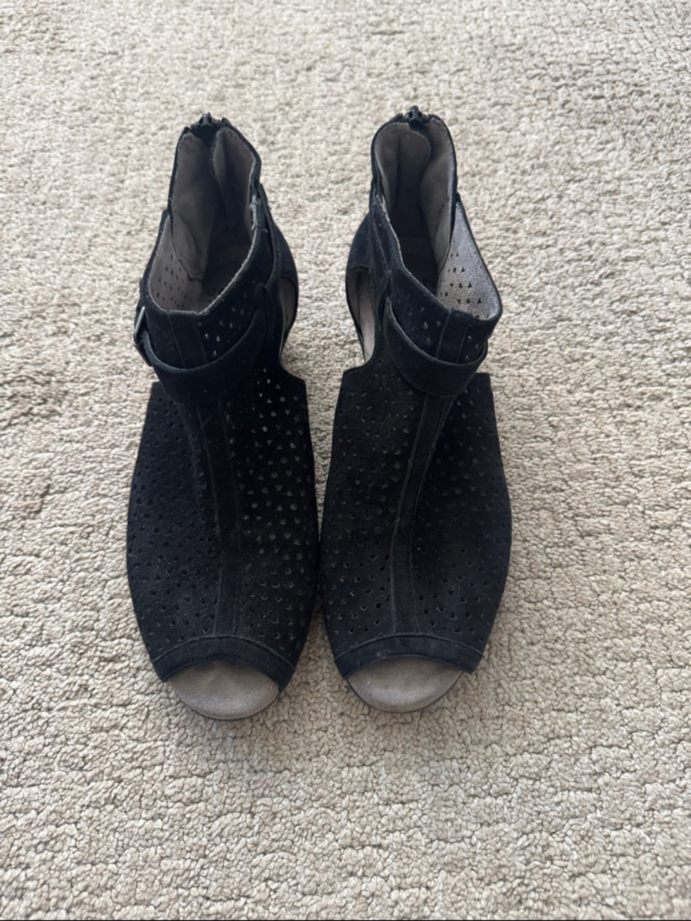 Earth black cutout peep toe bootie suede size nine